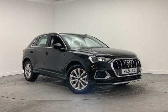 Audi Q3 2.0 Sport 35 TDI  150 PS S tronic 4x4 vehicle Diesel Mythos black, metallic