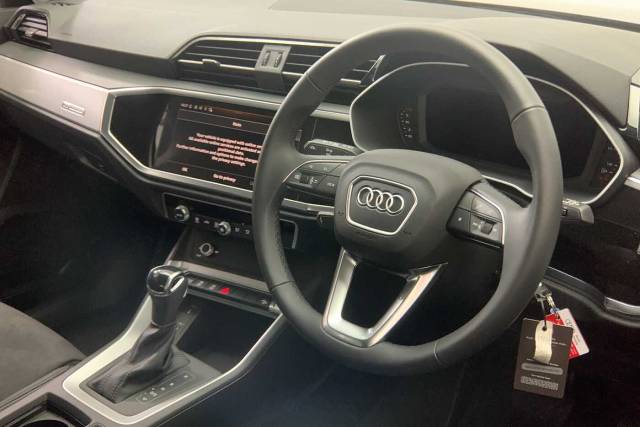 2024 Audi Q3 2.0 Sport 35 TDI  150 PS S tronic