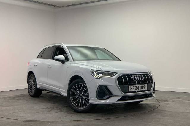 Audi Q3 2.0 S line 35 TDI  150 PS S tronic 4x4 vehicle Diesel Glacier white, metallic