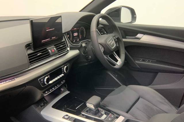 2025 Audi Q5 Sportback 2.0 S line 40 TDI quattro 204 PS S tronic