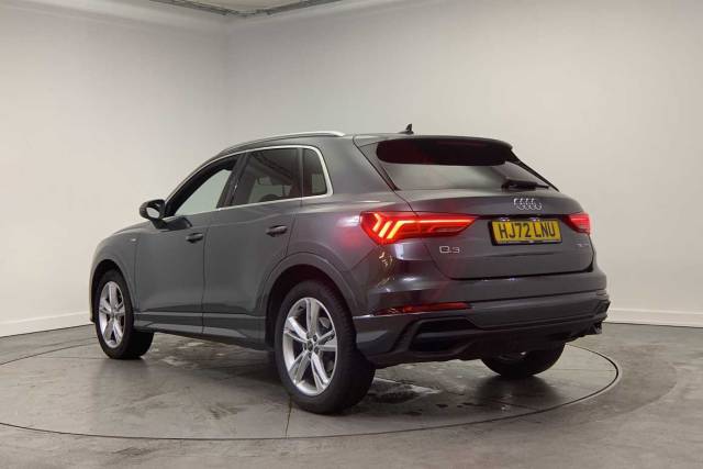 2022 Audi Q3 1.5 S line 35 TFSI  150 PS 6-speed