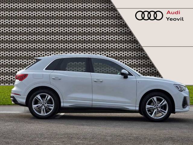 2021 Audi Q3 1.5 S line 35 TFSI  150 PS 6-speed