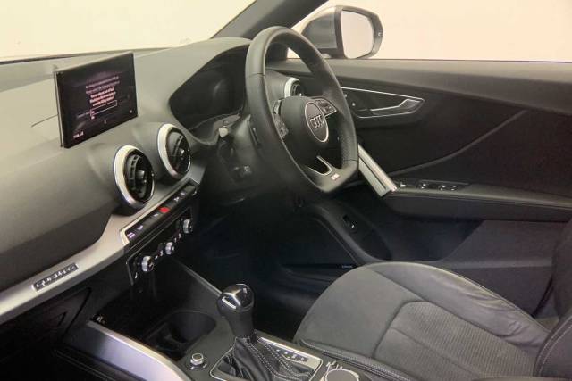 2022 Audi SQ2 2.0 TFSI  300 PS S tronic